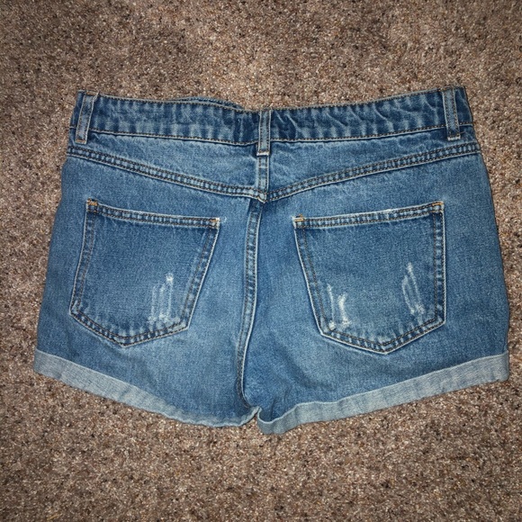 Shorts - Picture 2 of 3